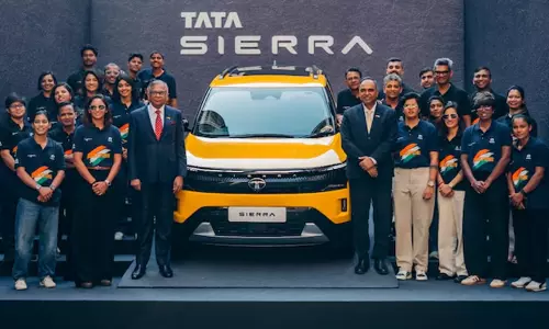 மகளிர் கிரிக்கெட் உலகக் கோப்பையை வென்ற இந்திய வீராங்கனைகளுக்கு கார் பரிசு