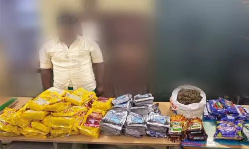 தூத்துக்குடியில் 1.5 கிலோ கஞ்சா, 9 கிலோ புகையிலை பொருட்கள் பறிமுதல்: வாலிபர் கைது