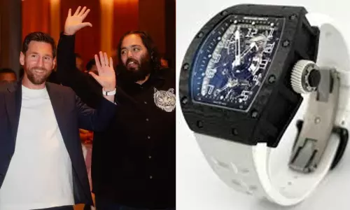 மெஸ்ஸிக்கு கைக்கடிகாரம் பரிசளித்த ஆனந்த் அம்பானி...விலை இத்தனை கோடியா ?