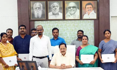 28 சட்டத்துறை தன்னார்வ பயிற்சியாளர்களுக்கு நியமன ஆணை - அமைச்சர் துரைமுருகன் வழங்கினார்