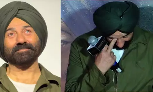 The star hero shed tears on stage The star hero shed tears on stage