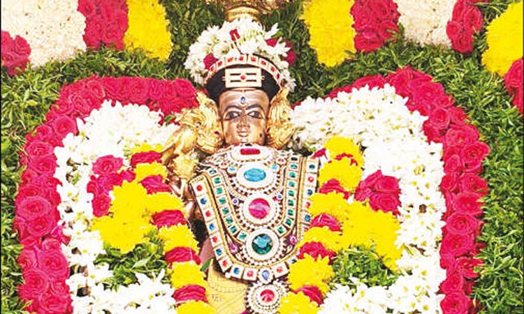 ஸ்ரீகாளஹஸ்தி சிவன் கோவில் மாடவீதிகளில் கோதாதேவி உலா