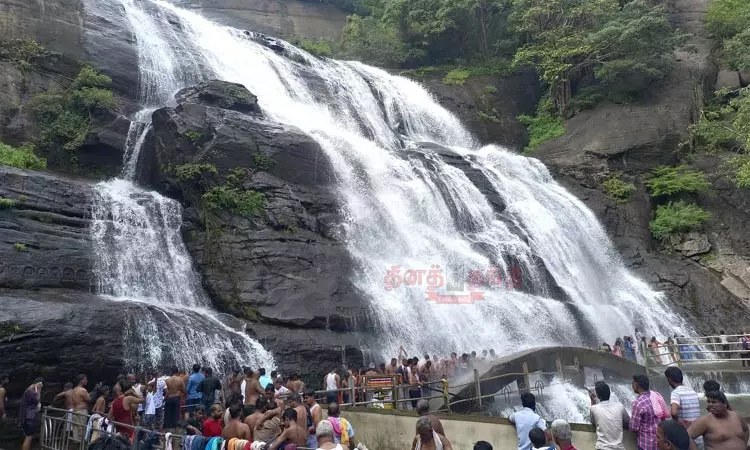 குற்றாலம் மெயின் அருவியில் சுற்றுலா பயணிகள் குளிக்க அனுமதி