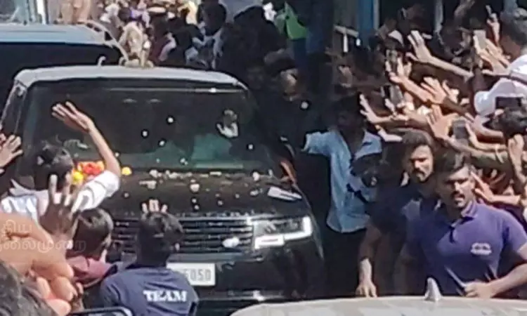 விஜய்யின் வாகனத்தை சூழ்ந்த தொண்டர்கள் பிரசார... ... இன்றைய முக்கிய செய்திகள்.. சில வரிகளில்.. 18-12-2025 விஜய்யின் வாகனத்தை சூழ்ந்த தொண்டர்கள் பிரசார... ... இன்றைய முக்கிய செய்திகள்.. சில வரிகளில்.. 18-12-2025