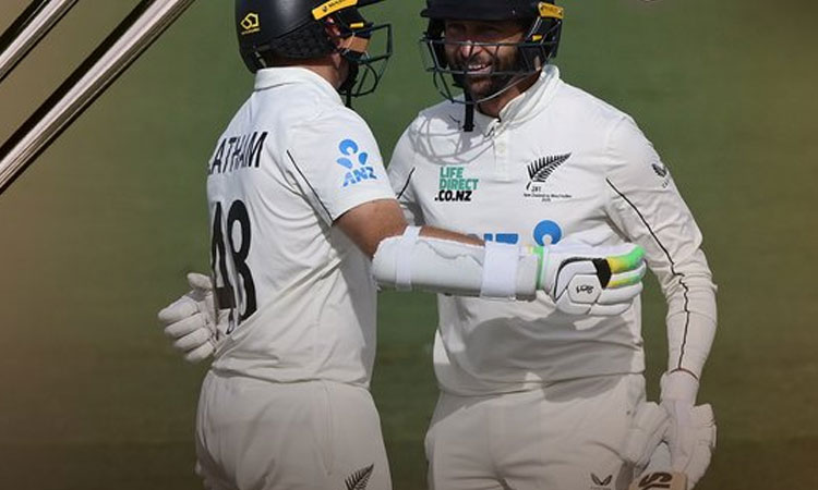 டாம் லதாம், கான்வே சதம்.. முதல் நாளில் நியூசிலாந்து 334 ரன்கள் குவிப்பு