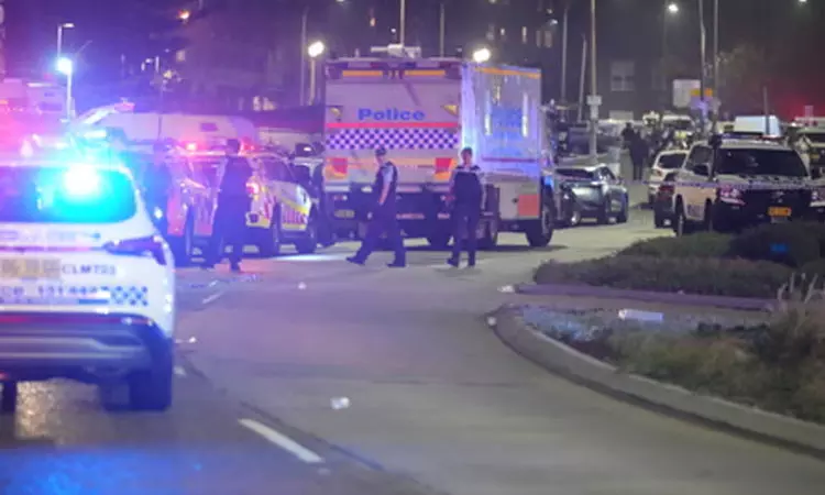 துப்பாக்கி சூட்டில் 16 பேர் பலி: கோமாவில் இருந்து மீண்ட பயங்கரவாதி ஆஸ்திரேலிய கோர்ட்டில் ஆஜர் துப்பாக்கி சூட்டில் 16 பேர் பலி: கோமாவில் இருந்து மீண்ட பயங்கரவாதி ஆஸ்திரேலிய கோர்ட்டில் ஆஜர்