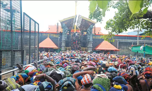 மண்டல பூஜையையொட்டி கடந்த 30 நாட்களில் சபரிமலையில் ரூ.210 கோடி வருமானம் மண்டல பூஜையையொட்டி கடந்த 30 நாட்களில் சபரிமலையில் ரூ.210 கோடி வருமானம்