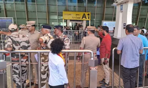 விஜய் வருகை: கோவை விமான நிலையத்தில் கூட்டம் சேர்க்க அனுமதியில்லை விஜய் வருகை: கோவை விமான நிலையத்தில் கூட்டம் சேர்க்க அனுமதியில்லை