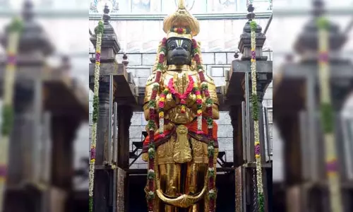 அனுமன் ஜெயந்தியன்று தங்க கவசத்தில் அருள்பாலிக்கும் நாமக்கல் ஆஞ்சநேயர் அனுமன் ஜெயந்தியன்று தங்க கவசத்தில் அருள்பாலிக்கும் நாமக்கல் ஆஞ்சநேயர்