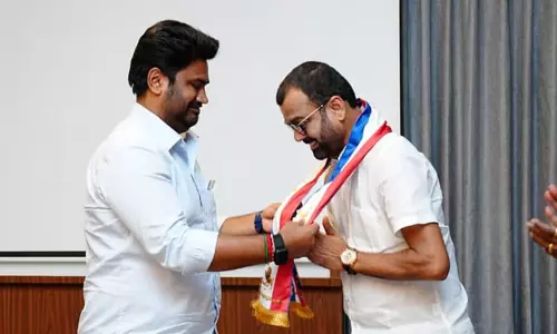 தவெக-வை விட்டு புதிய கட்சிக்கு தாவிய தாடி பாலாஜி தவெக-வை விட்டு புதிய கட்சிக்கு தாவிய தாடி பாலாஜி