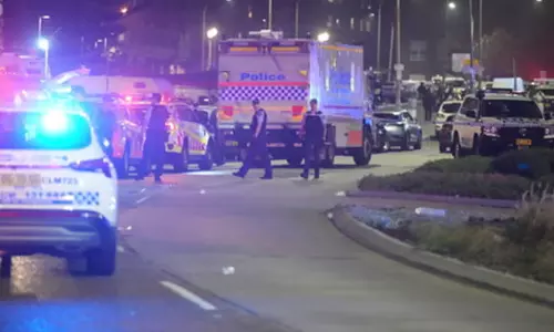 துப்பாக்கி சூட்டில் 16 பேர் பலி: கோமாவில் இருந்து மீண்ட பயங்கரவாதி ஆஸ்திரேலிய கோர்ட்டில் ஆஜர் துப்பாக்கி சூட்டில் 16 பேர் பலி: கோமாவில் இருந்து மீண்ட பயங்கரவாதி ஆஸ்திரேலிய கோர்ட்டில் ஆஜர்