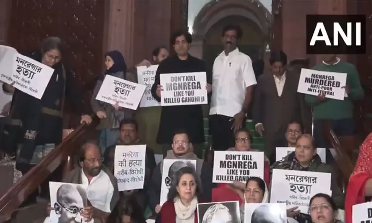 வி.பி.-ஜி ராம் ஜி மசோதாவுக்கு எதிர்ப்பு; நாடாளுமன்றத்தில் நள்ளிரவு முதல் எதிர்க்கட்சியினர் 12 மணிநேர தர்ணா போராட்டம் வி.பி.-ஜி ராம் ஜி மசோதாவுக்கு எதிர்ப்பு; நாடாளுமன்றத்தில் நள்ளிரவு முதல் எதிர்க்கட்சியினர் 12 மணிநேர தர்ணா போராட்டம்