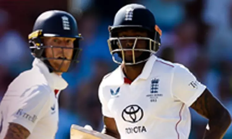 ஆஷஸ் டெஸ்ட்: முதல் இன்னிங்சில் இங்கிலாந்து 286 ரன்களுக்கு ஆட்டமிழப்பு ஆஷஸ் டெஸ்ட்: முதல் இன்னிங்சில் இங்கிலாந்து 286 ரன்களுக்கு ஆட்டமிழப்பு