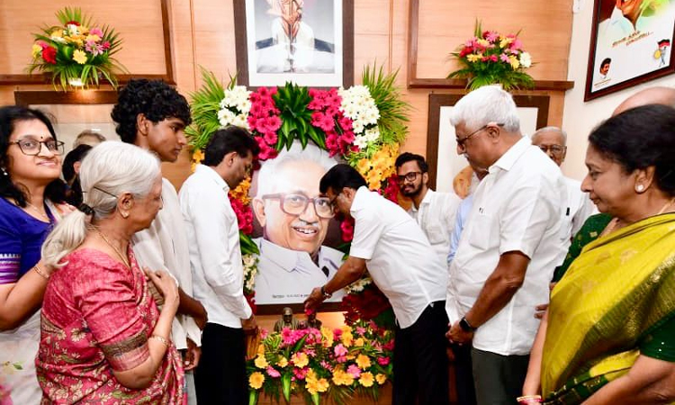 அன்பழகன் நினைவுதினம்: முதல்-அமைச்சர் மு.க.ஸ்டாலின் மரியாதை