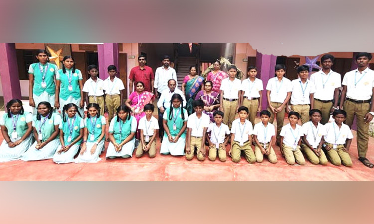 சாத்தான்குளம் பள்ளியில் தேசிய இரட்டையர்கள் தினம் கொண்டாட்டம்