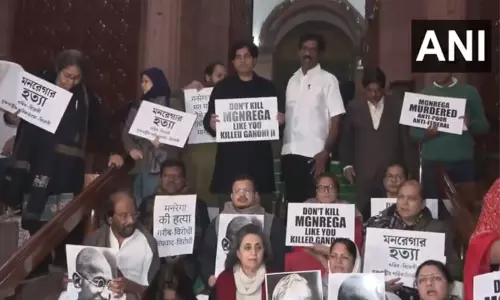 வி.பி.-ஜி ராம் ஜி மசோதாவுக்கு எதிர்ப்பு; நாடாளுமன்றத்தில் நள்ளிரவு முதல் எதிர்க்கட்சியினர் 12 மணிநேர தர்ணா போராட்டம் வி.பி.-ஜி ராம் ஜி மசோதாவுக்கு எதிர்ப்பு; நாடாளுமன்றத்தில் நள்ளிரவு முதல் எதிர்க்கட்சியினர் 12 மணிநேர தர்ணா போராட்டம்