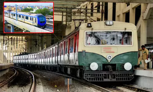 சென்னை கடற்கரை-வேளச்சேரி பறக்கும் ரெயில் சேவை: மெட்ரோவிடம் ஒப்படைக்க விரைவில் புரிந்துணர்வு ஒப்பந்தம் சென்னை கடற்கரை-வேளச்சேரி பறக்கும் ரெயில் சேவை: மெட்ரோவிடம் ஒப்படைக்க விரைவில் புரிந்துணர்வு ஒப்பந்தம்