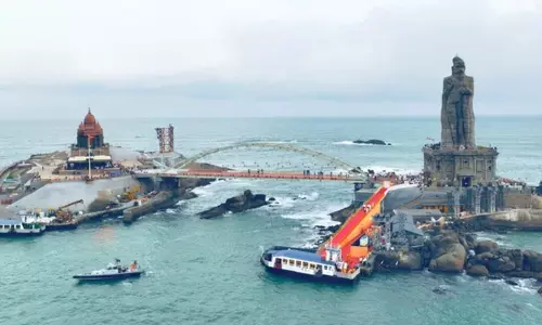 குமரி: விவேகானந்தர் மண்டபத்திற்குச் செல்லும் படகு சேவை தற்காலிகமாக நிறுத்தம்