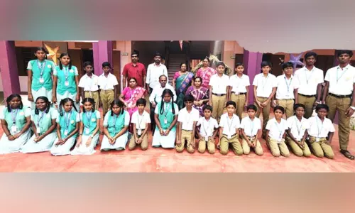 சாத்தான்குளம் பள்ளியில் தேசிய இரட்டையர்கள் தினம் கொண்டாட்டம்