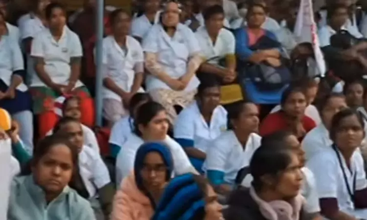 கிளாம்பாக்கம் பஸ் நிலையத்தில் நர்சுகள் மீண்டும் போராட்டம் கிளாம்பாக்கம் பஸ் நிலையத்தில் நர்சுகள் மீண்டும் போராட்டம்