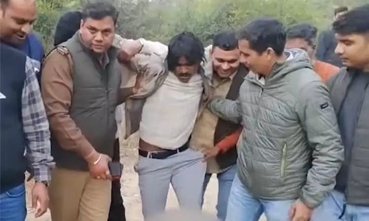 உத்தர பிரதேசம்: 30 லட்சம் ரூபாய் பணம் கேட்டு கல்லூரி மாணவி கடத்தல் - 3 பேர் கைது உத்தர பிரதேசம்: 30 லட்சம் ரூபாய் பணம் கேட்டு கல்லூரி மாணவி கடத்தல் - 3 பேர் கைது