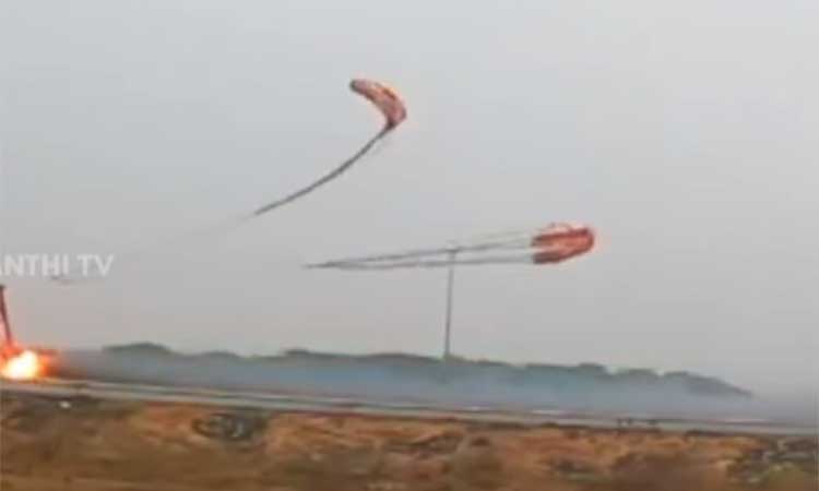 ‘ககன்யான்’ திட்டத்தின் பாராசூட் சோதனை வெற்றி - இஸ்ரோ அறிவிப்பு