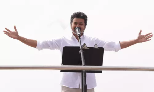 பரபரப்பாகும் அரசியல் களம்.. த.வெ.க. தலைமையில் கூட்டணி அமைக்க தயாராகும் விஜய் பரபரப்பாகும் அரசியல் களம்.. த.வெ.க. தலைமையில் கூட்டணி அமைக்க தயாராகும் விஜய்