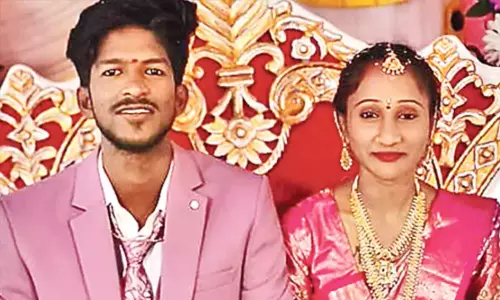 ஓடும் ரெயிலில் இருந்து தவறி விழுந்து புதுமண தம்பதி பலி