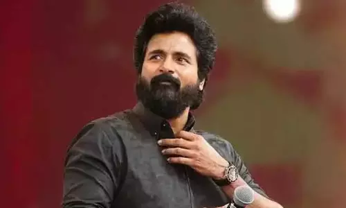 சென்னை மத்திய  கைலாஷ் அருகே நடிகர் சிவகார்த்திகேயன் கார் விபத்து