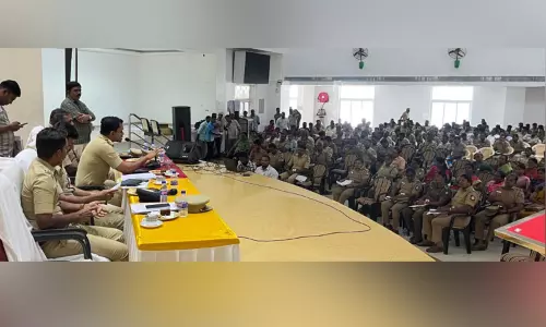 நாளை எஸ்.ஐ. எழுத்து தேர்வு: போலீசாருடன் தூத்துக்குடி எஸ்.பி. ஆலோசனை