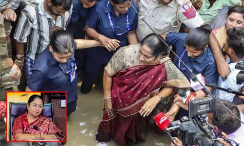 டெல்லி முதல்-மந்திரியை கொல்ல சதி திட்டம்; 2 பேருக்கு எதிராக குற்றச்சாட்டு பதிவு