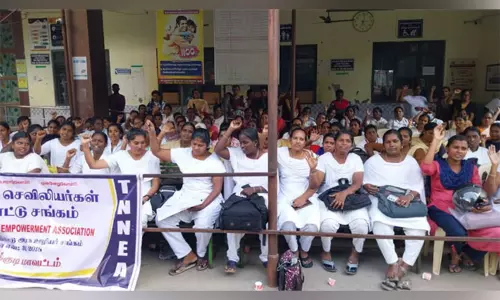 தூத்துக்குடி அரசு மருத்துவமனையில் செவிலியர்கள் தொடர் காத்திருப்பு போராட்டம்