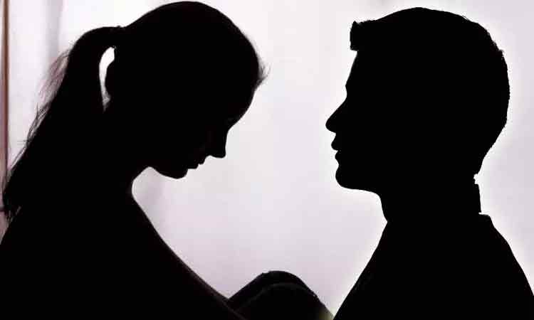 மேட்ரிமோனியில் அறிமுகம்: இளம்பெண்ணுடன் உல்லாசமாக இருந்து, பணம் நகையை பெற்று வாலிபர் மோசடி