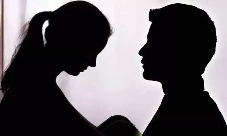 மேட்ரிமோனியில் அறிமுகம்: இளம்பெண்ணுடன் உல்லாசமாக இருந்து, பணம் நகையை பெற்று வாலிபர் மோசடி மேட்ரிமோனியில் அறிமுகம்: இளம்பெண்ணுடன் உல்லாசமாக இருந்து, பணம் நகையை பெற்று வாலிபர் மோசடி