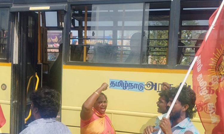 அரசு பேருந்துகளில் 'தமிழ்நாடு' ஸ்டிக்கர் ஒட்டி நாம் தமிழர் கட்சியினர் போராட்டம்