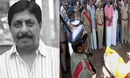 நடிகர் ஸ்ரீனிவாசன் உடல் கேரள அரசு மரியாதையுடன் அடக்கம்