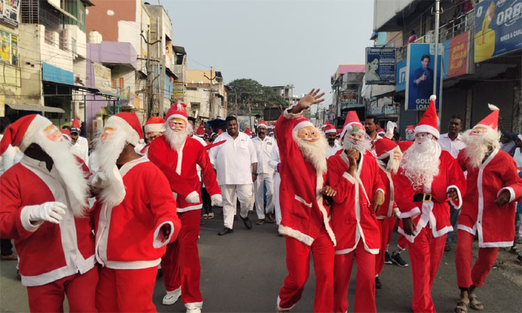 பொன்னேரியில் கிறிஸ்துமஸ் ஊர்வலம்