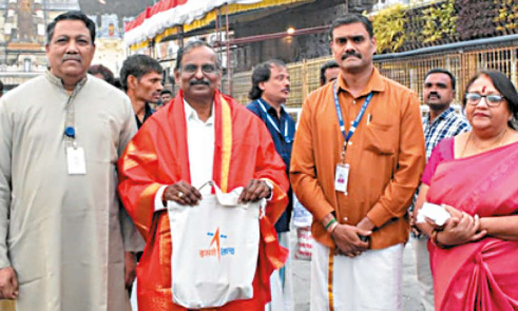 இஸ்ரோ விஞ்ஞானிகள் திருப்பதியில் வழிபாடு