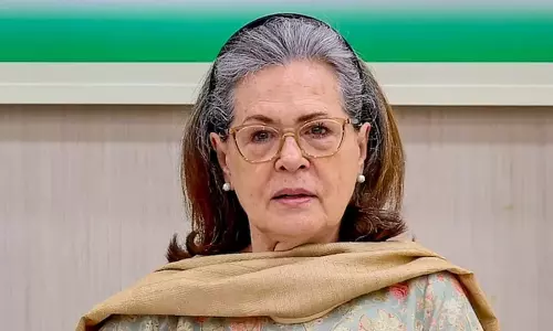 100 நாள் வேலை திட்டத்தை அழிப்பதா? சோனியா காந்தி ஆவேசம்