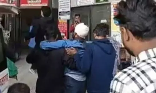 வங்காளதேசத்தில் மேலும் ஒரு மாணவர் தலைவர் மீது துப்பாக்கி சூடு:  பதற்றம் அதிகரிப்பு