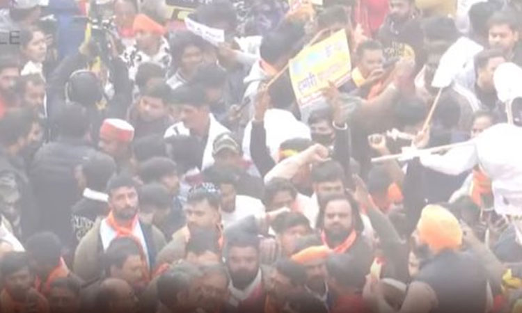 டெல்லியில் வங்காள தேச தூதரகம் முன் போராட்டம்