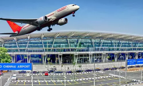 சென்னை விமான நிலையத்தில் போதிய விமானங்கள் இல்லாமல் பயணிகள் கடும் அவதி