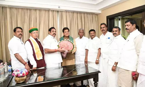 எடப்பாடி பழனிசாமியுடன் பியூஷ் கோயல் சந்திப்பு