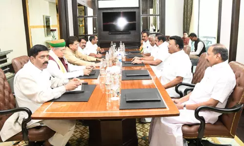 தொகுதி பங்கீடு; பியூஷ் கோயலிடம் பட்டியல் கொடுத்த எடப்பாடி பழனிசாமி