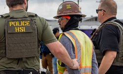 அமெரிக்காவில் சட்டவிரோதமாக வசித்து வந்த இந்தியர்கள் 30 பேர் கைது