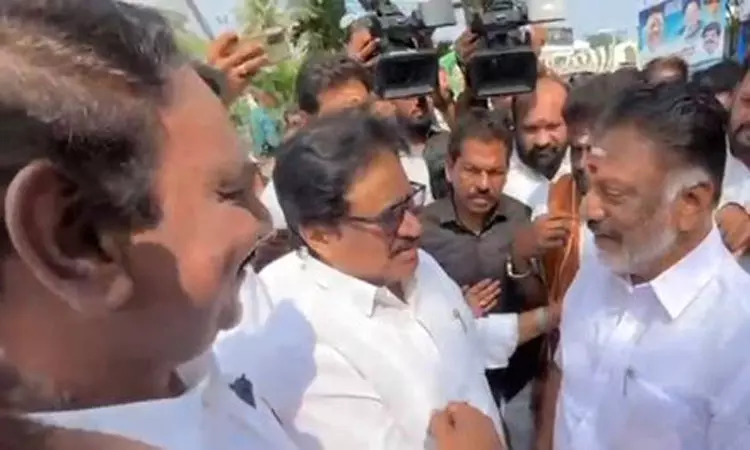 எம்ஜிஆர் நினைவிடத்திற்குச் சென்ற காங். கமிட்டி... ... இன்றைய முக்கிய செய்திகள்... சில வரிகளில்... 24-12-2025 எம்ஜிஆர் நினைவிடத்திற்குச் சென்ற காங். கமிட்டி... ... இன்றைய முக்கிய செய்திகள்... சில வரிகளில்... 24-12-2025