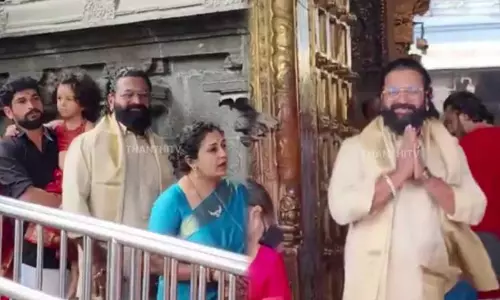 குடும்பத்துடன் திருப்பதியில் சாமி தரிசனம் செய்த நடிகர் ரிஷப் ஷெட்டி குடும்பத்துடன் திருப்பதியில் சாமி தரிசனம் செய்த நடிகர் ரிஷப் ஷெட்டி