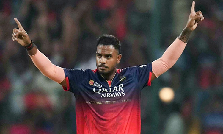 போக்சோ வழக்கில் கைதாகும் ஆர்.சி.பி. வீரர் ?