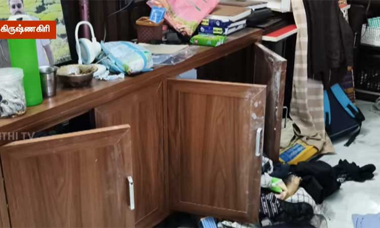 கிறிஸ்துமஸ் பிரார்த்தனைக்கு சென்றவர்களின் வீடுகளை குறிவைத்து திருட்டு - 5 வீடுகளில் 30 பவுன் நகை கொள்ளை