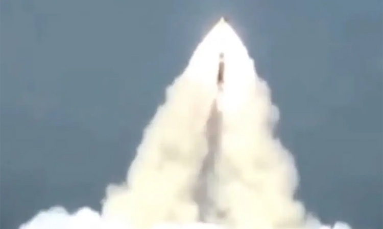 3,500 கிலோ மீட்டர் இலக்குகளை தாக்கும்.. நீர்மூழ்கி கப்பல் ஏவுகணை சோதனை வெற்றி